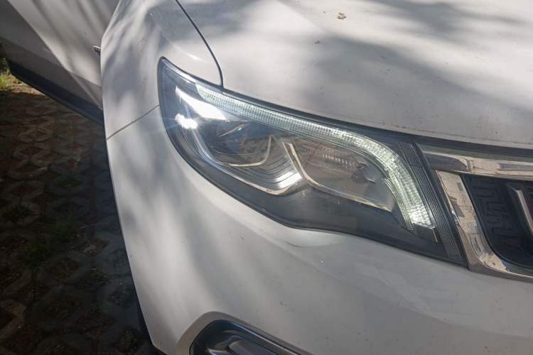 Used Geely Auto Emgrand X7 Sport 2016 1.8TD Automatic Smart Model Right Front Headlight