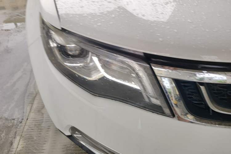Used Geely Auto Emgrand X7 Sport 2016 1.8TD Automatic All-Wheel-Drive ZhiZun Edition Right Front Headlight