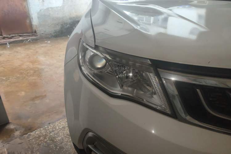 Used Geely Auto Emgrand X7 Sport 2016 1.8TD Automatic ZhiShang Model Right Front Headlight