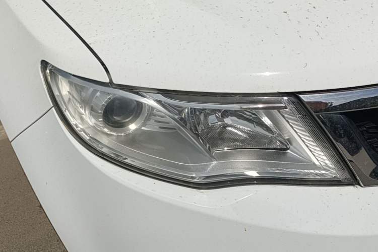 Used Geely Auto Emgrand X7 Sport 2016 1.8TD Automatic ZhiShang Model Right Front Headlight