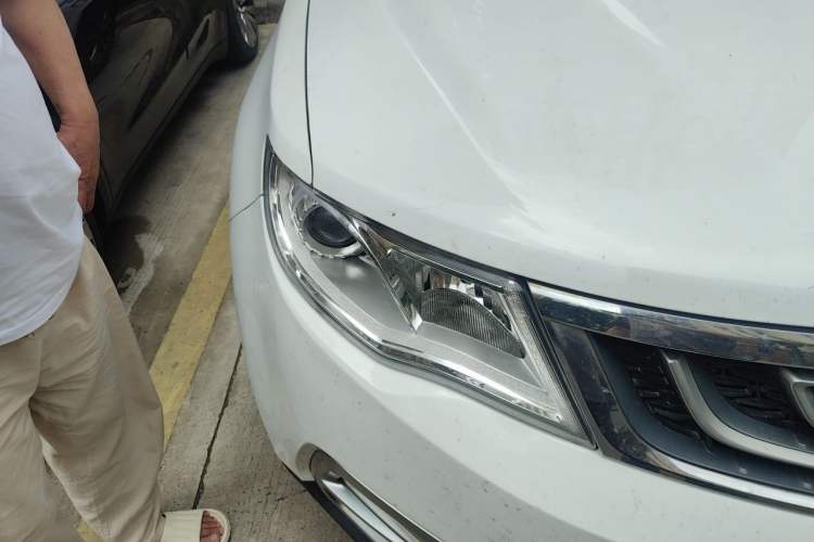 Used Geely Auto Emgrand X7 Sport 2016 2.0L Manual ZhiShang Version Right Front Headlight