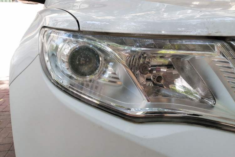 Used Geely Auto Emgrand X7 Sport 2016 2.0L Manual ZhiShang Version Right Front Headlight