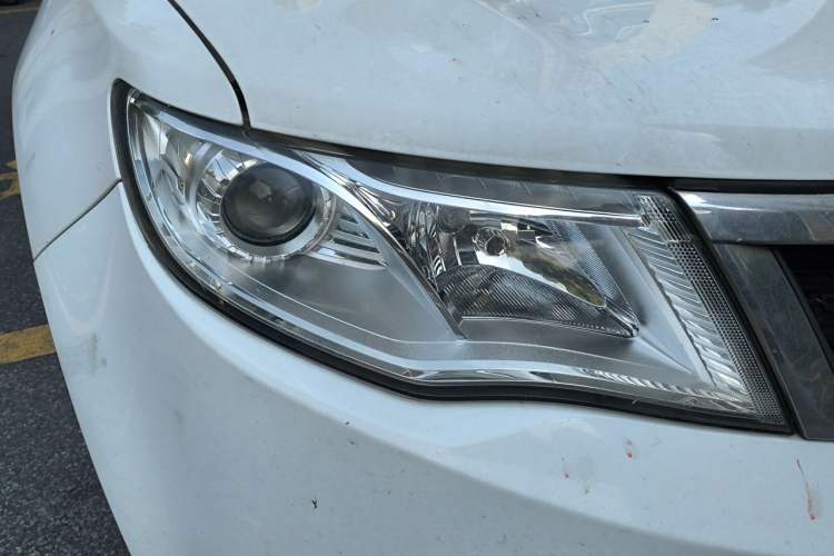 Used Geely Auto Emgrand X7 Sport 2016 1.8TD Automatic Smart Connectivity Version Right Front Headlight