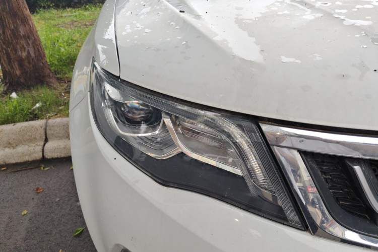 Used Geely Auto Emgrand X7 Sport 2016 1.8TD Automatic ZhiZun Version Right Front Headlight