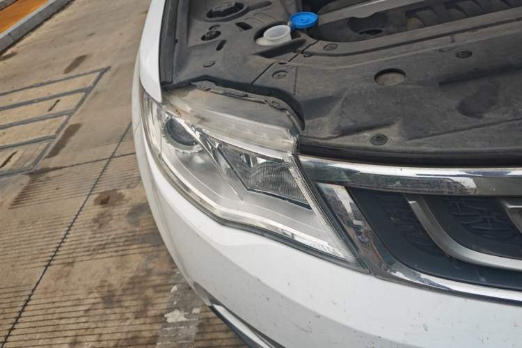 Used Geely Auto Emgrand X7 Sport 2016 2.0L Manual ZhiShang Version Right Front Headlight