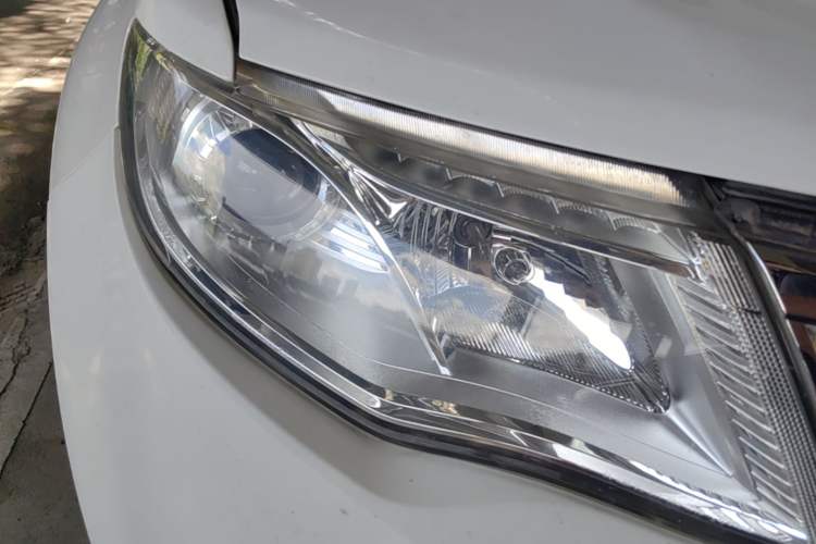 Used Geely Auto Emgrand X7 Sport 2016 1.8TD Automatic Smart Connectivity Version Right Front Headlight