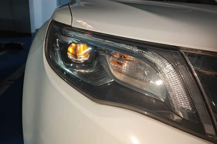 Used Geely Auto Emgrand X7 Sport 2016 1.8TD Automatic Smart Model Right Front Headlight