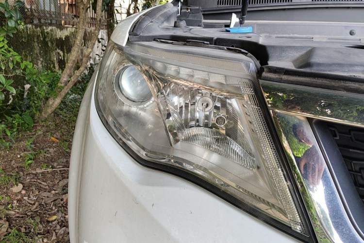 Used Geely Auto Emgrand X7 Sport 2016 1.8TD Automatic ZhiShang Model Right Front Headlight