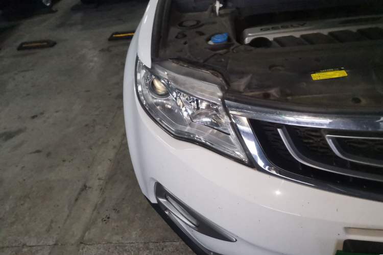 Used Geely Auto Emgrand X7 Sport 2016 1.8TD Automatic Smart Connectivity Version Right Front Headlight
