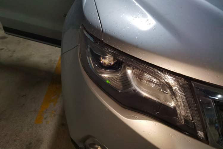 Used Geely Auto Emgrand X7 Sport 2016 1.8TD Automatic All-Wheel-Drive ZhiZun Edition Right Front Headlight