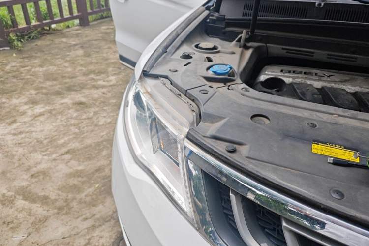 Used Geely Auto Emgrand X7 Sport 2016 1.8TD Automatic ZhiShang Model Right Front Headlight