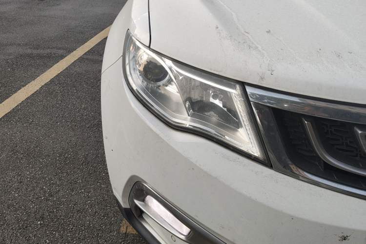 Used Geely Auto Emgrand X7 Sport 2016 1.8TD Automatic ZhiShang Model Right Front Headlight