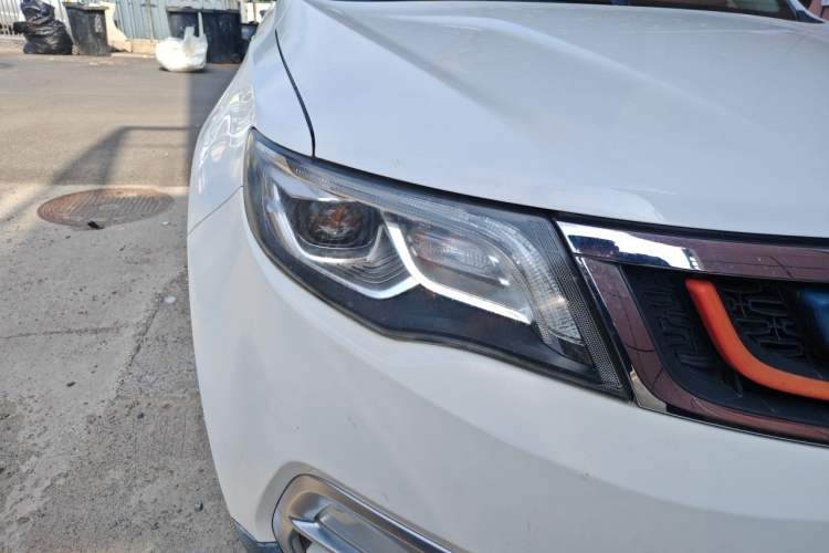 Used Geely Auto Emgrand X7 Sport 2016 1.8TD Automatic ZhiZun Version Right Front Headlight
