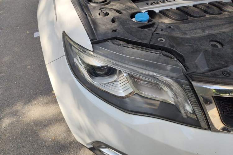 Used Geely Auto Emgrand X7 Sport 2016 1.8TD Automatic ZhiZun Version Right Front Headlight