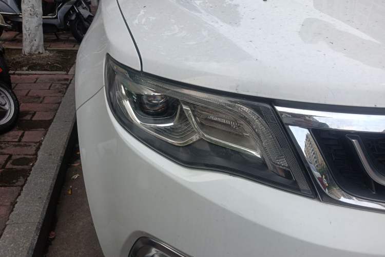 Used Geely Auto Emgrand X7 Sport 2016 1.8TD Automatic ZhiZun Version Right Front Headlight