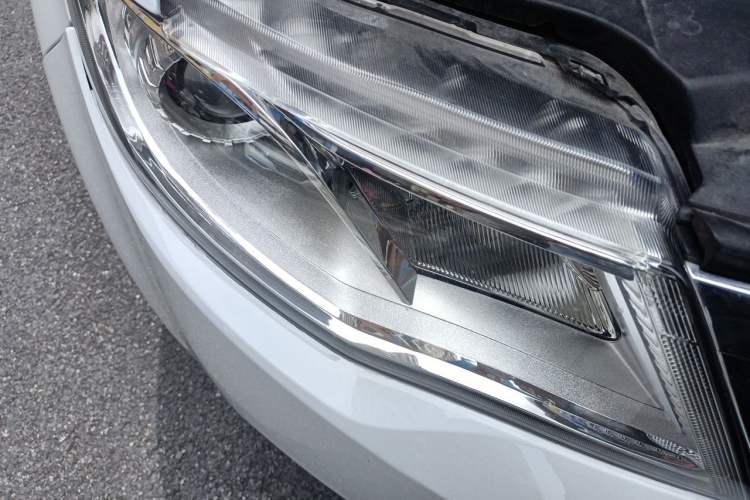 Used Geely Auto Emgrand X7 Sport 2016 1.8TD Automatic Smart Connectivity Version Right Front Headlight