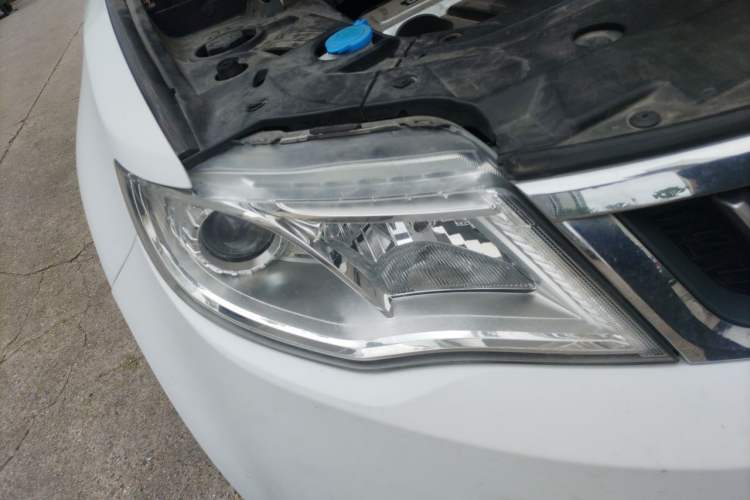 Used Geely Auto Emgrand X7 Sport 2016 1.8TD Automatic ZhiShang Model Right Front Headlight