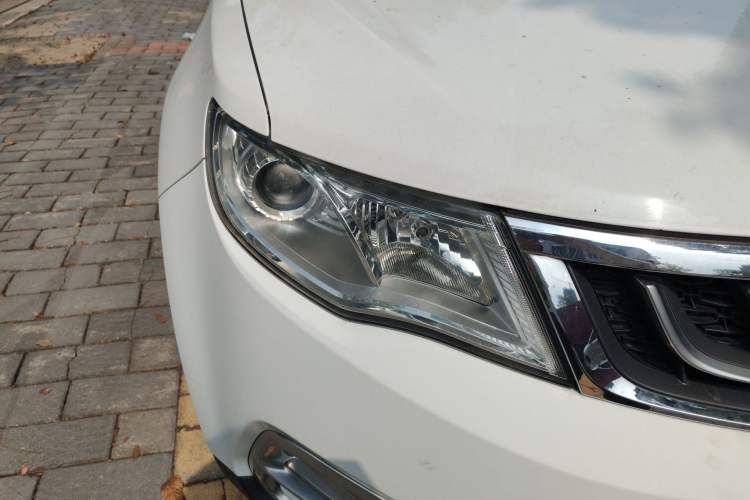 Used Geely Auto Emgrand X7 Sport 2016 1.8TD Automatic ZhiShang Model Right Front Headlight