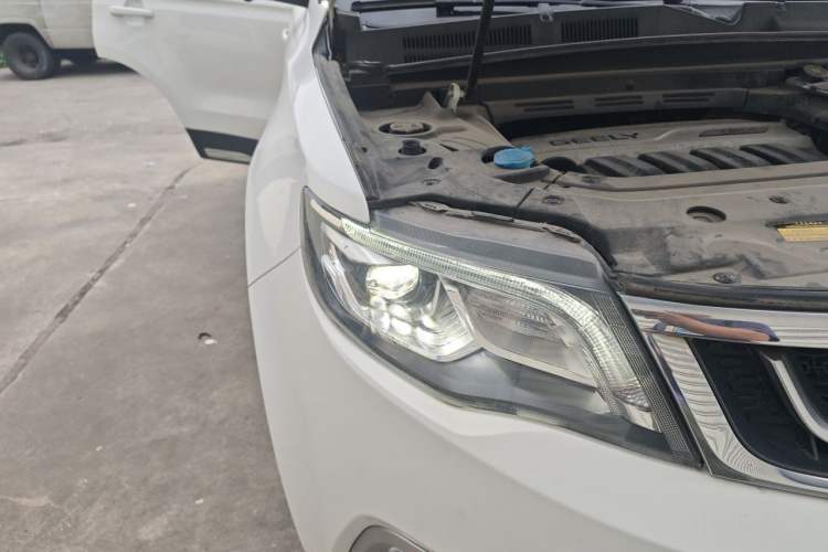 Used Geely Auto Emgrand X7 Sport 2016 1.8TD Automatic ZhiZun Version Right Front Headlight