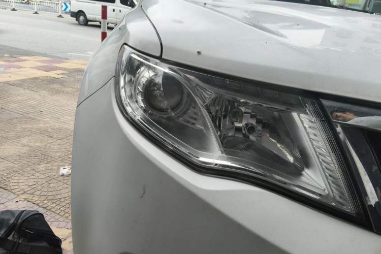 Used Geely Auto Emgrand X7 Sport 2016 1.8TD Automatic ZhiShang Model Right Front Headlight