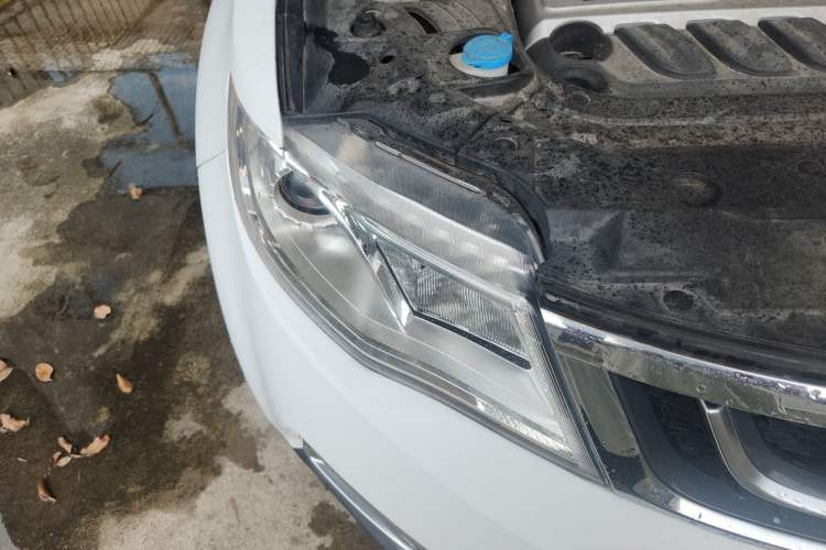Used Geely Auto Emgrand X7 Sport 2016 1.8TD Automatic ZhiShang Model Right Front Headlight