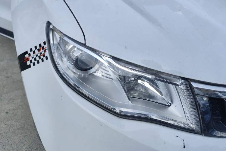 Used Geely Auto Emgrand X7 Sport 2016 2.0L Manual ZhiShang Version Right Front Headlight