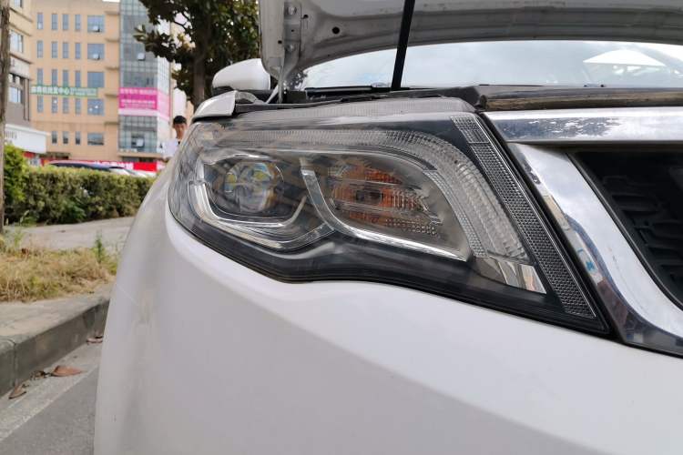 Used Geely Auto Emgrand X7 Sport 2016 1.8TD Automatic Smart Model Right Front Headlight