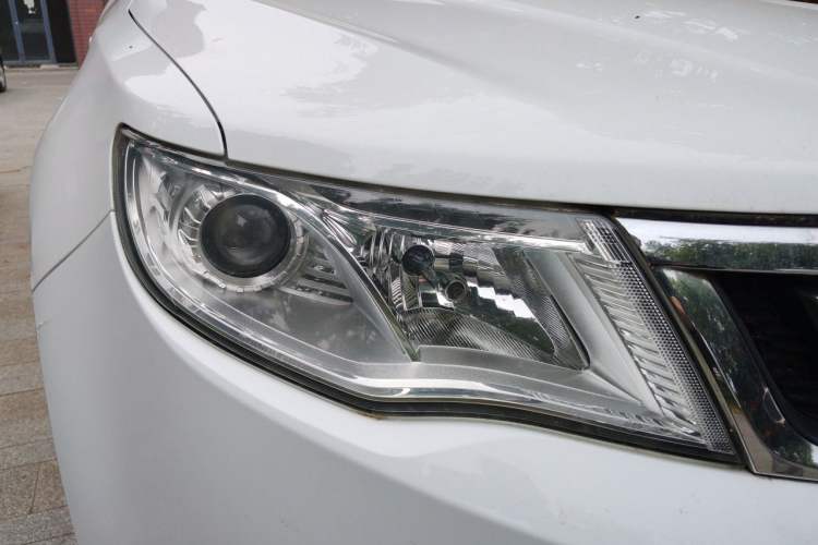 Used Geely Auto Emgrand X7 Sport 2016 1.8TD Automatic ZhiShang Model Right Front Headlight