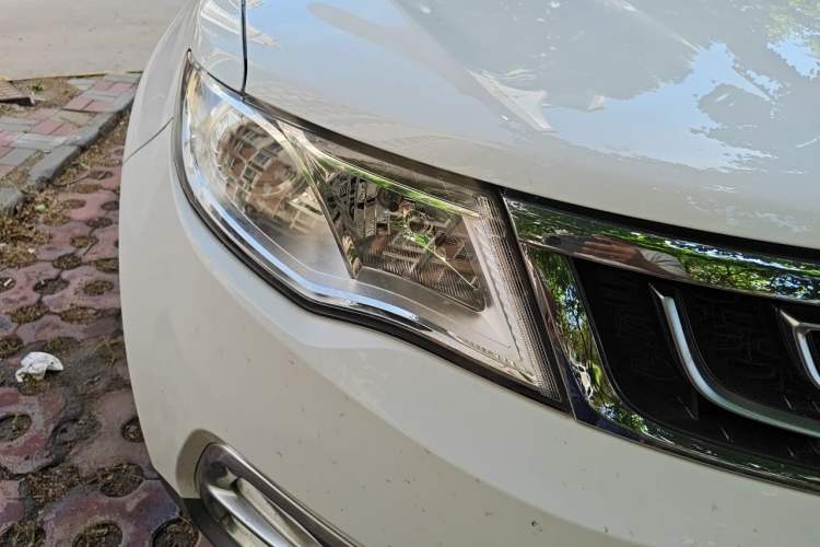 Used Geely Auto Emgrand X7 Sport 2016 1.8TD Automatic ZhiShang Model Right Front Headlight