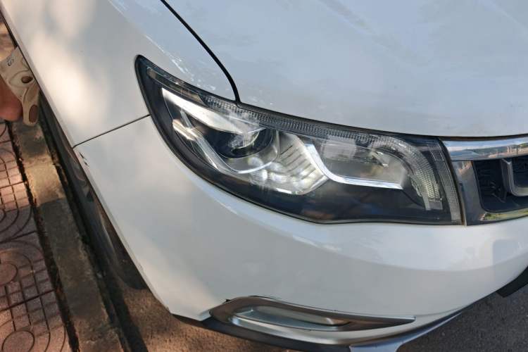 Used Geely Auto Emgrand X7 Sport 2016 1.8TD Automatic Smart Model Right Front Headlight