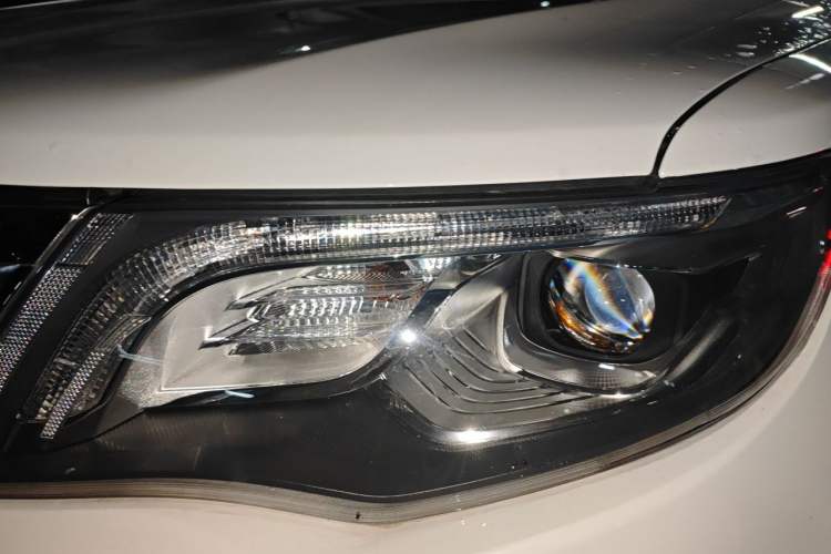 Used Geely Auto Emgrand X7 Sport 2016 1.8TD Automatic Smart Model Right Front Headlight
