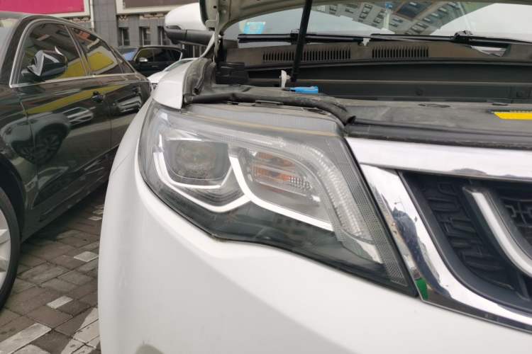 Used Geely Auto Emgrand X7 Sport 2016 1.8TD Automatic ZhiZun Version Right Front Headlight