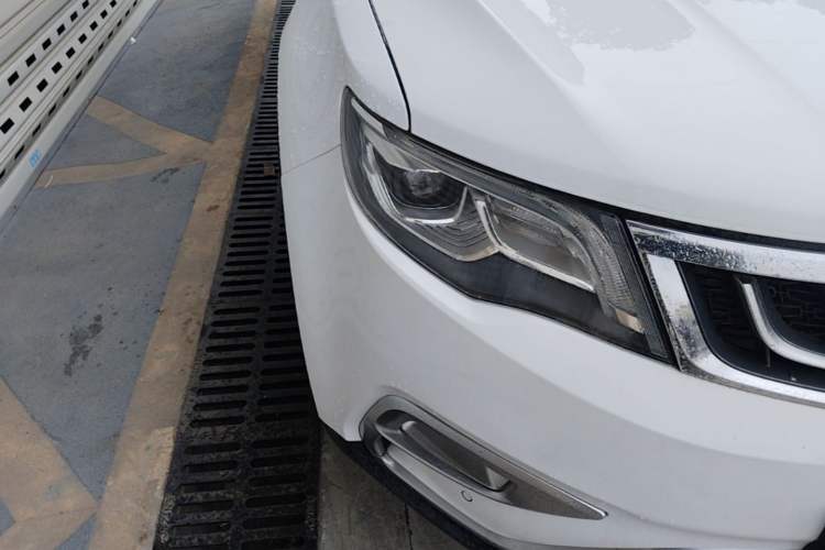 Used Geely Auto Emgrand X7 Sport 2016 1.8TD Automatic ZhiShang Model Right Front Headlight