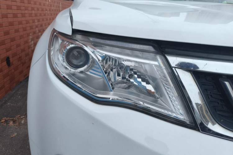 Used Geely Auto Emgrand X7 Sport 2016 2.0L Manual Smart Connect Version Right Front Headlight