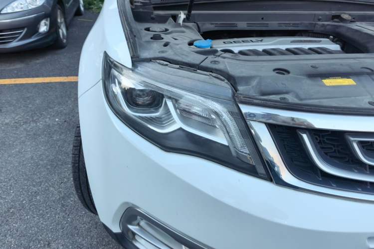 Used Geely Auto Emgrand X7 Sport 2016 1.8TD Automatic All-Wheel Drive Smart Version Right Front Headlight