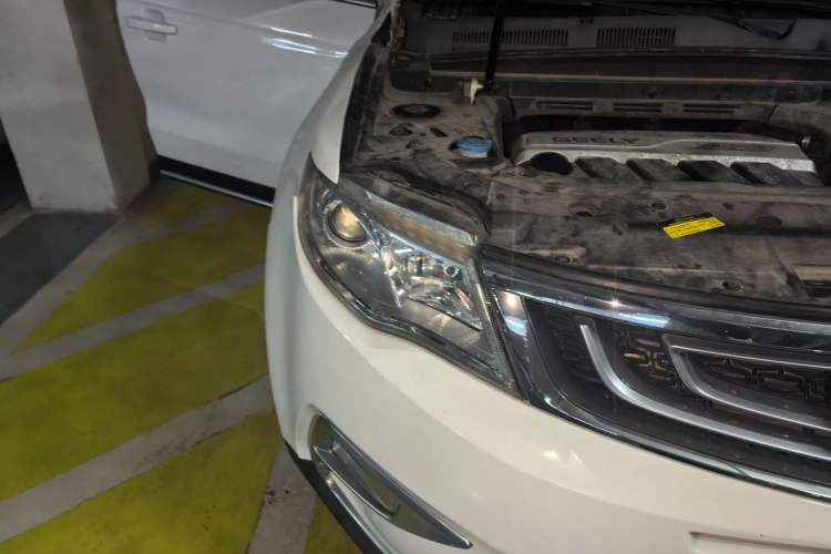 Used Geely Auto Emgrand X7 Sport 2016 1.8TD Automatic ZhiShang Model Right Front Headlight