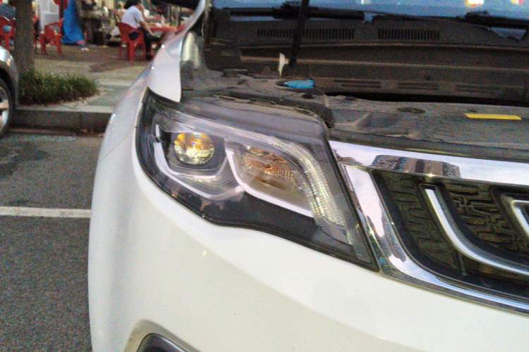 Used Geely Auto Emgrand X7 Sport 2016 1.8TD Automatic ZhiZun Version Right Front Headlight