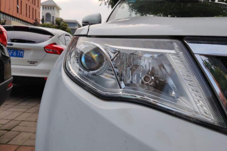 Used Geely Auto Emgrand X7 Sport 2016 1.8TD Automatic ZhiShang Model Right Front Headlight