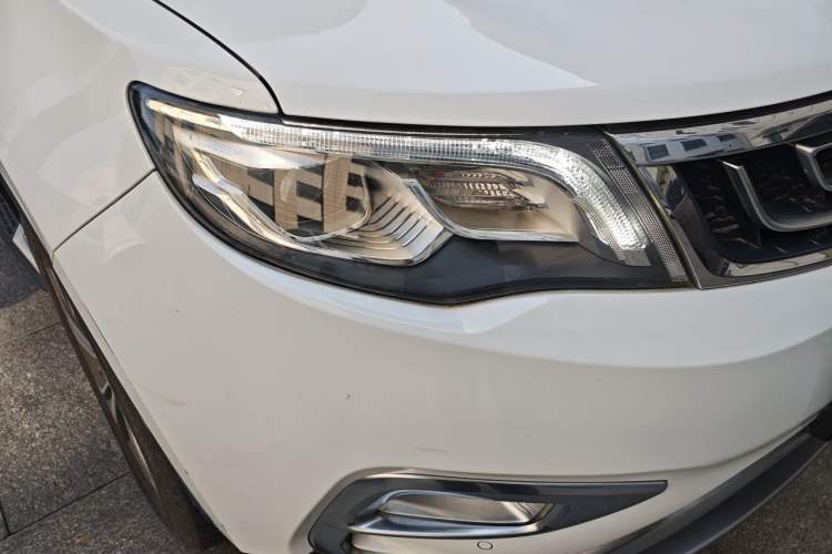 Used Geely Auto Emgrand X7 Sport 2016 1.8TD Automatic ZhiZun Version Right Front Headlight