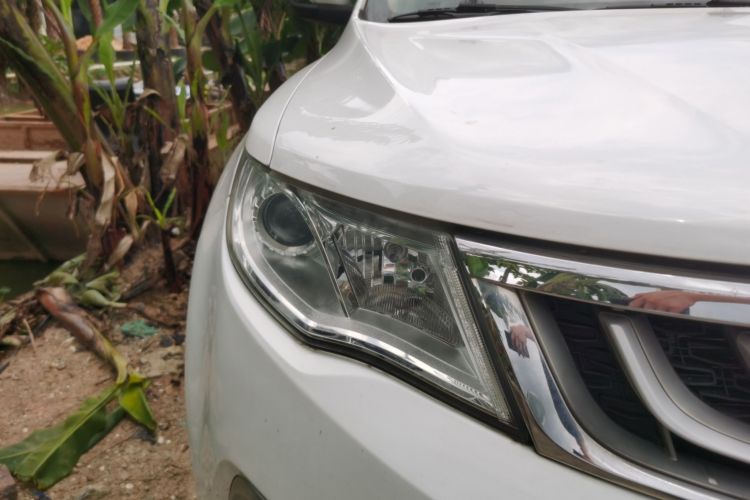 Used Geely Auto Emgrand X7 Sport 2016 2.0L Manual ZhiShang Version Right Front Headlight