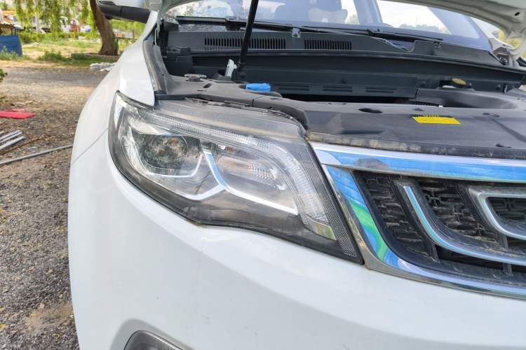 Used Geely Auto Emgrand X7 Sport 2016 1.8TD Automatic Smart Model Right Front Headlight