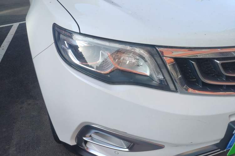 Used Geely Auto Emgrand X7 Sport 2016 1.8TD Automatic Smart Model Right Front Headlight