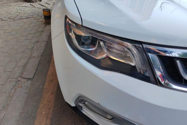 Used Geely Auto Emgrand X7 Sport 2016 1.8TD Automatic ZhiZun Version Right Front Headlight
