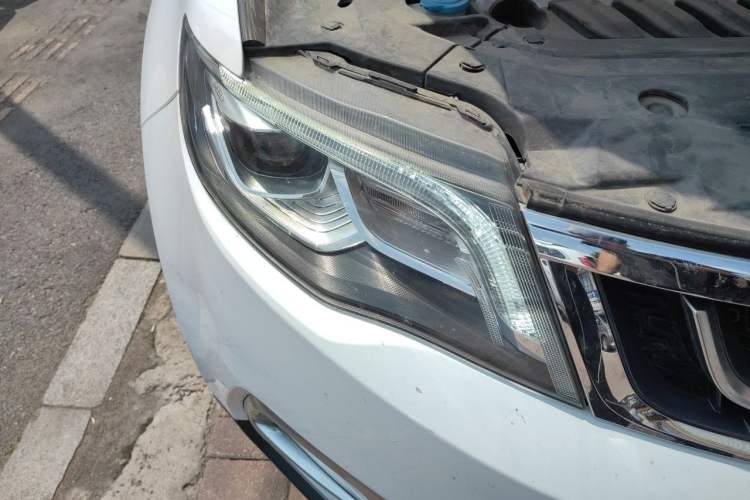 Used Geely Auto Emgrand X7 Sport 2016 1.8TD Automatic Smart Model Right Front Headlight