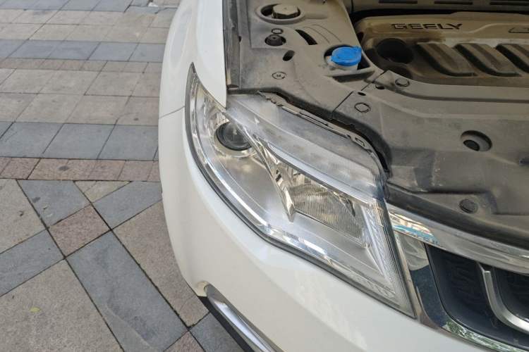 Used Geely Auto Emgrand X7 Sport 2016 1.8TD Automatic ZhiShang Model Right Front Headlight