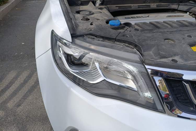 Used Geely Auto Emgrand X7 Sport 2016 1.8TD Automatic ZhiZun Version Right Front Headlight