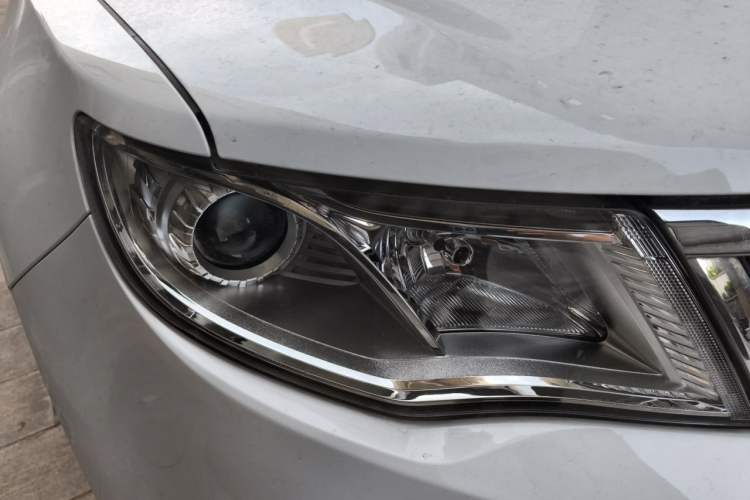 Used Geely Auto Emgrand X7 Sport 2016 1.8TD Automatic ZhiShang Model Right Front Headlight