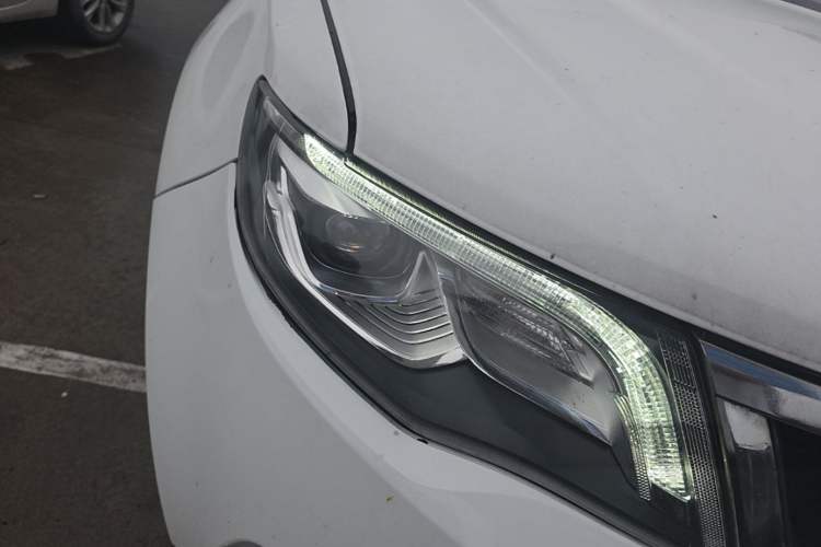 Used Geely Auto Emgrand X7 Sport 2016 1.8TD Automatic Smart Model Right Front Headlight