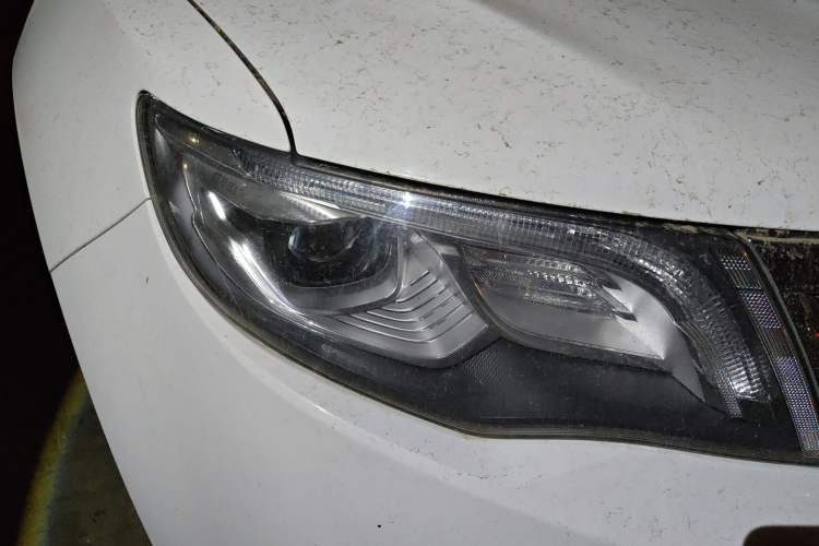 Used Geely Auto Emgrand X7 Sport 2016 1.8TD Automatic Smart Model Right Front Headlight
