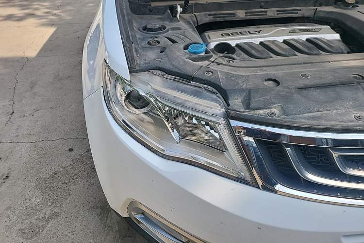 Used Geely Auto Emgrand X7 Sport 2016 1.8TD Automatic ZhiShang Model Right Front Headlight